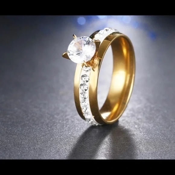 gold or Silver Zircon Ring - Picture 4 of 7